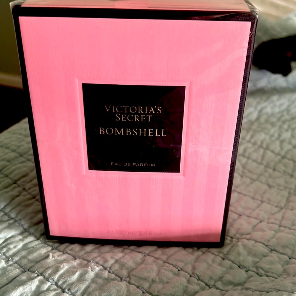 Victoria’s Secret Bombshell eau de parfum 3.4 fl oz bottle
